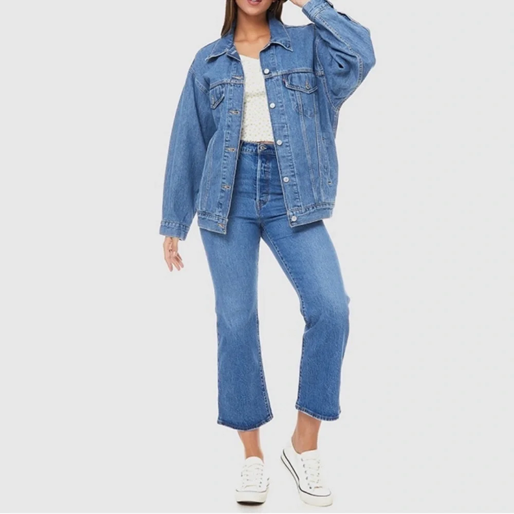 Levis Women’s Baggy Trucker Denim Jacket - Picture 2 of 15